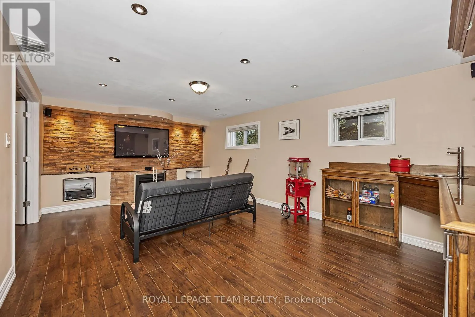 1115 DES CERISIERS STREET