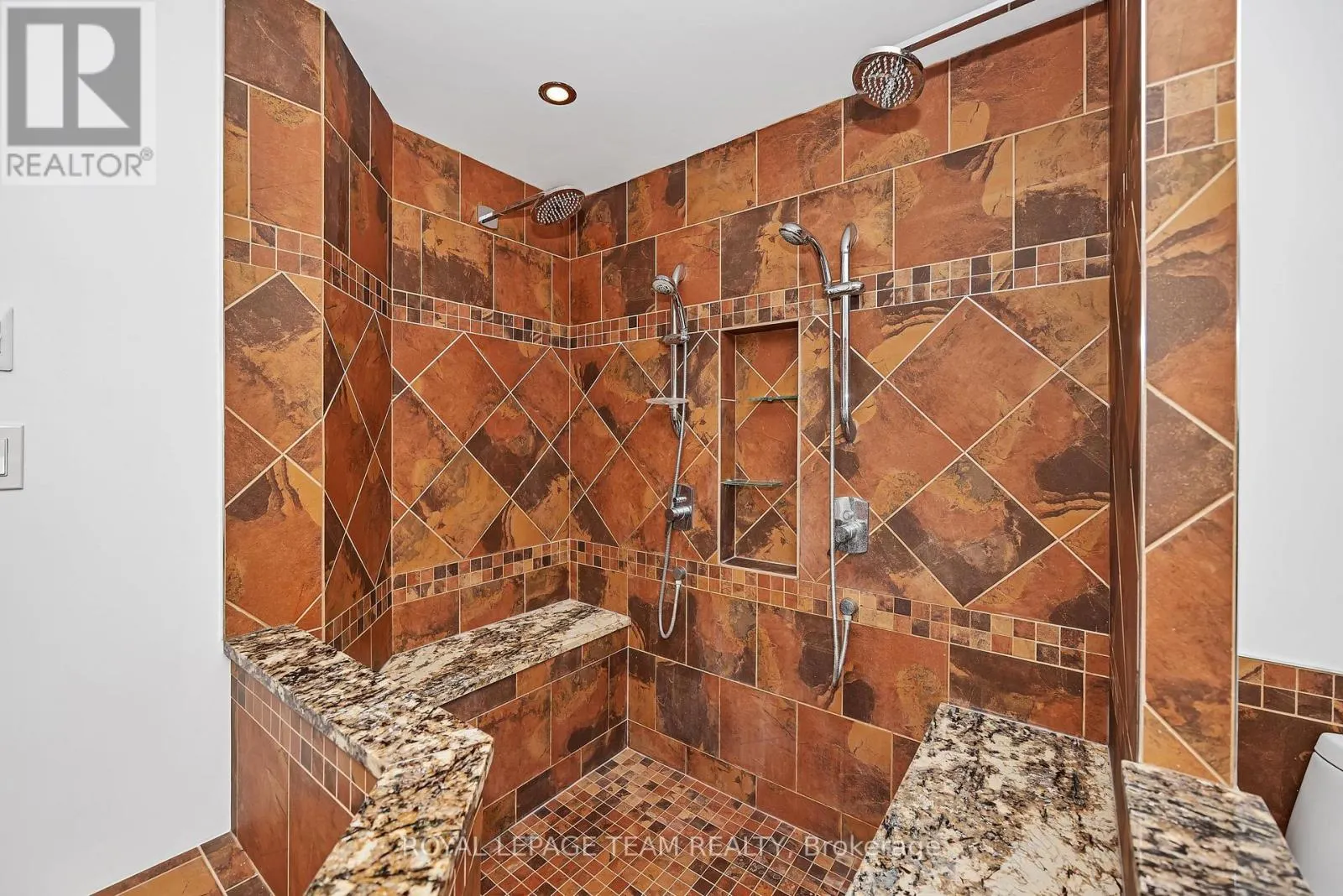 1115 DES CERISIERS STREET