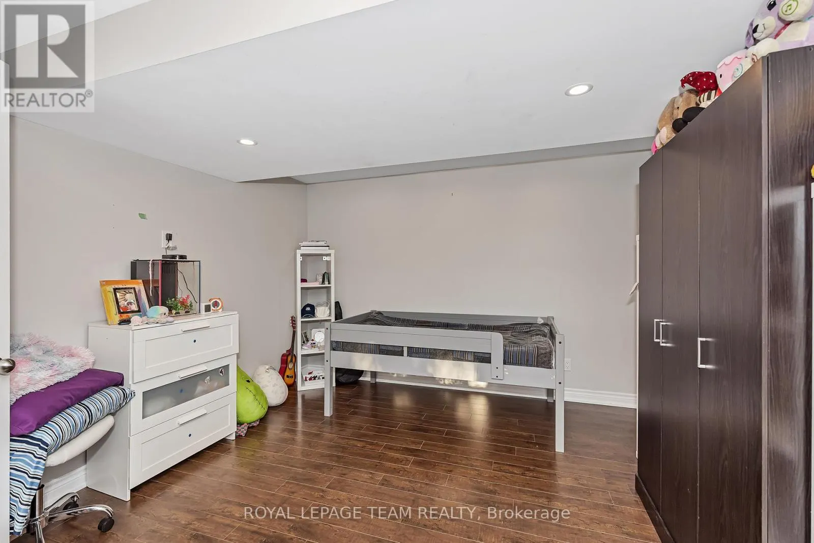 1115 DES CERISIERS STREET
