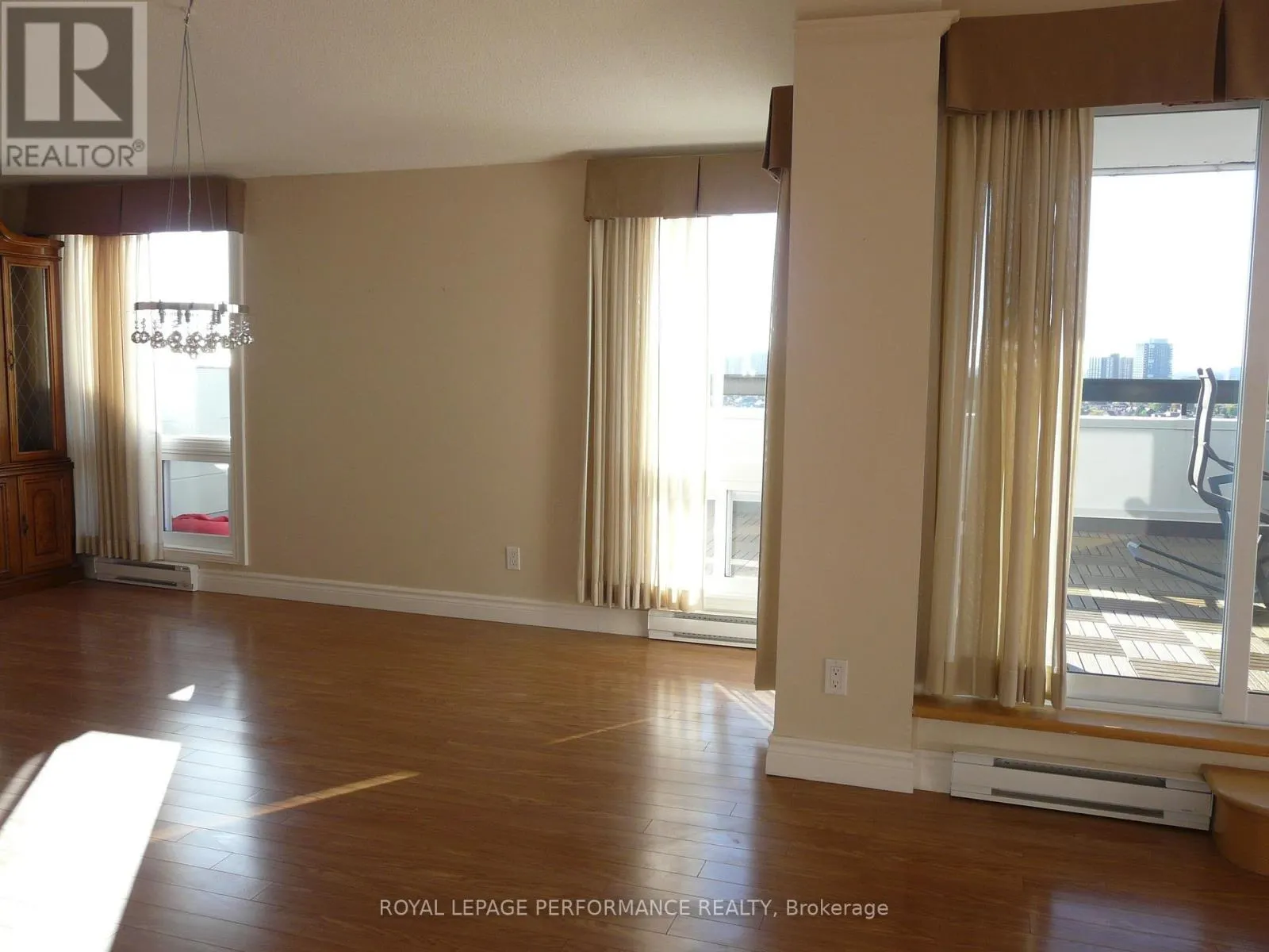 PENTHOUSE 2 - 158C MCARTHUR AVENUE