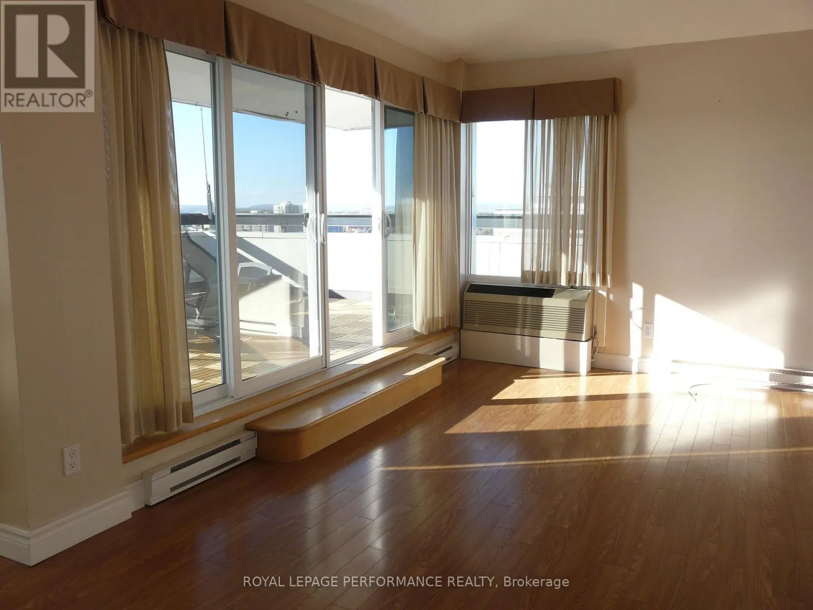 PENTHOUSE 2 - 158C MCARTHUR AVENUE