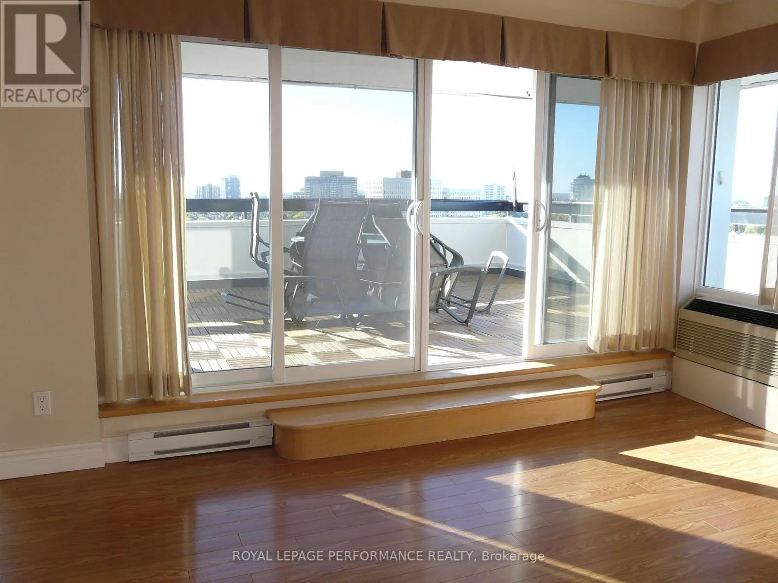 PENTHOUSE 2 - 158C MCARTHUR AVENUE