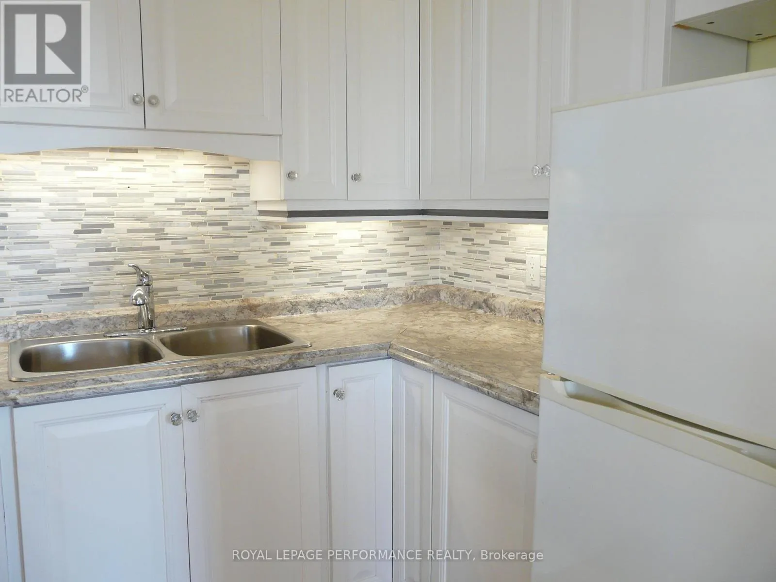 PENTHOUSE 2 - 158C MCARTHUR AVENUE