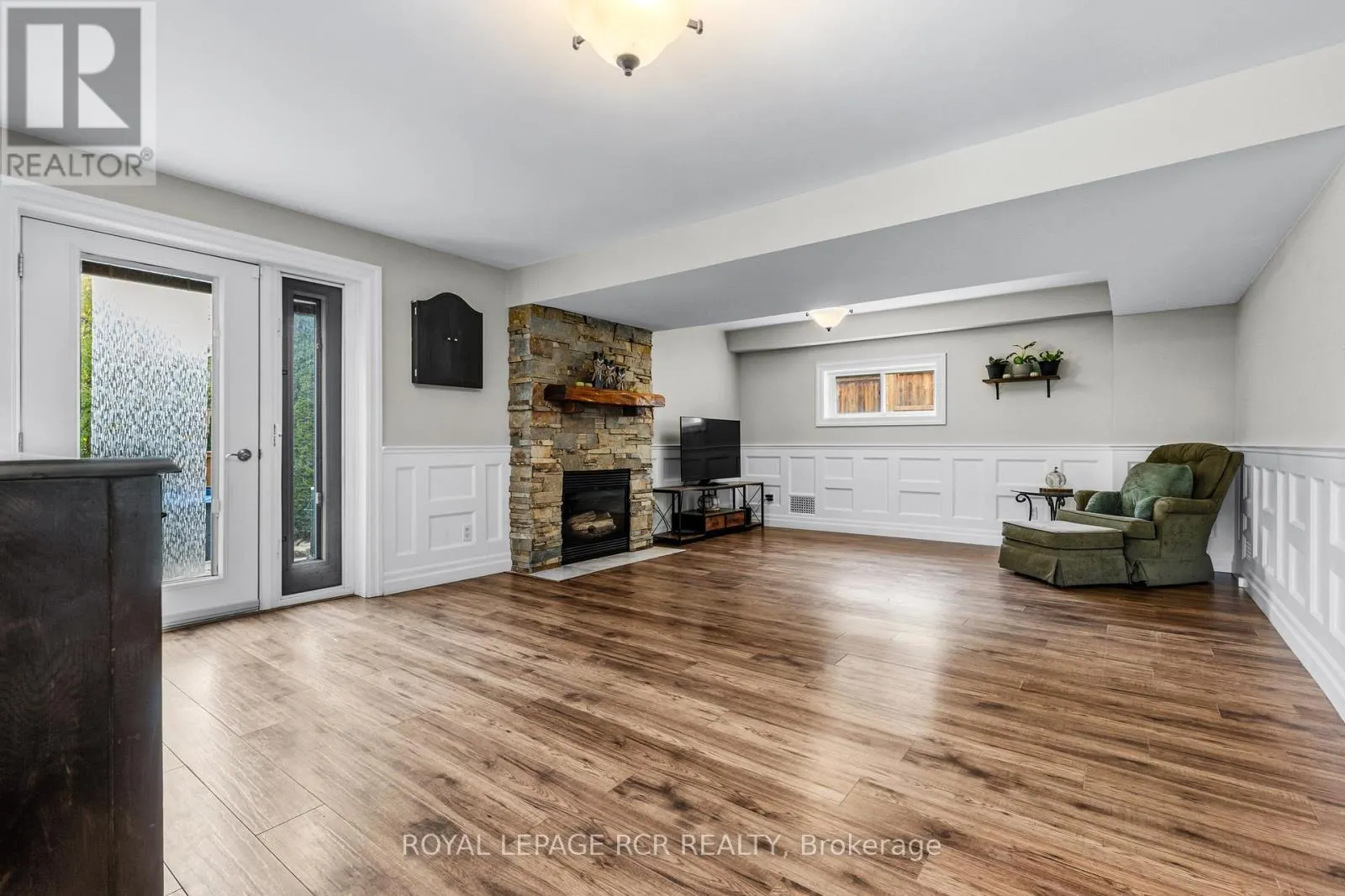 56 WILSON CRESCENT