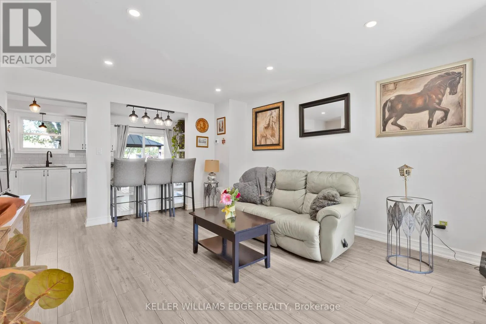117 GRAYSTONE CRESCENT