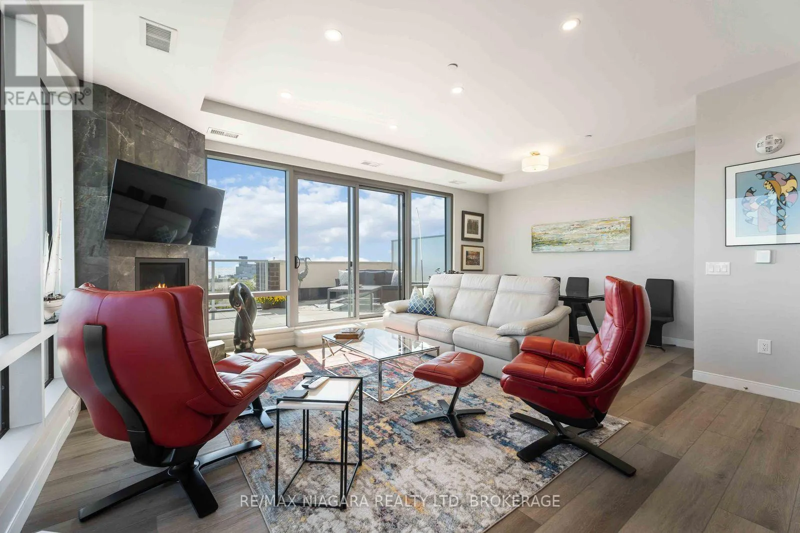 PENTHOUSE UNIT 903 - 118 WEST STREET