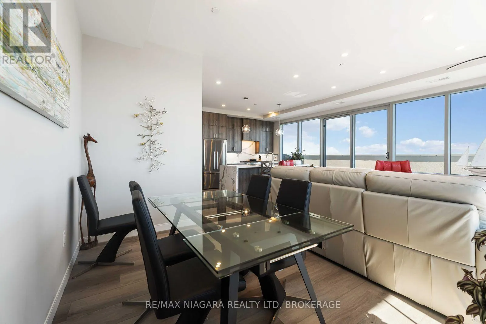 PENTHOUSE UNIT 903 - 118 WEST STREET