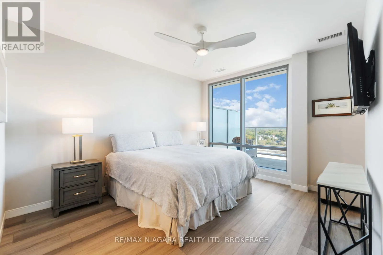 PENTHOUSE UNIT 903 - 118 WEST STREET