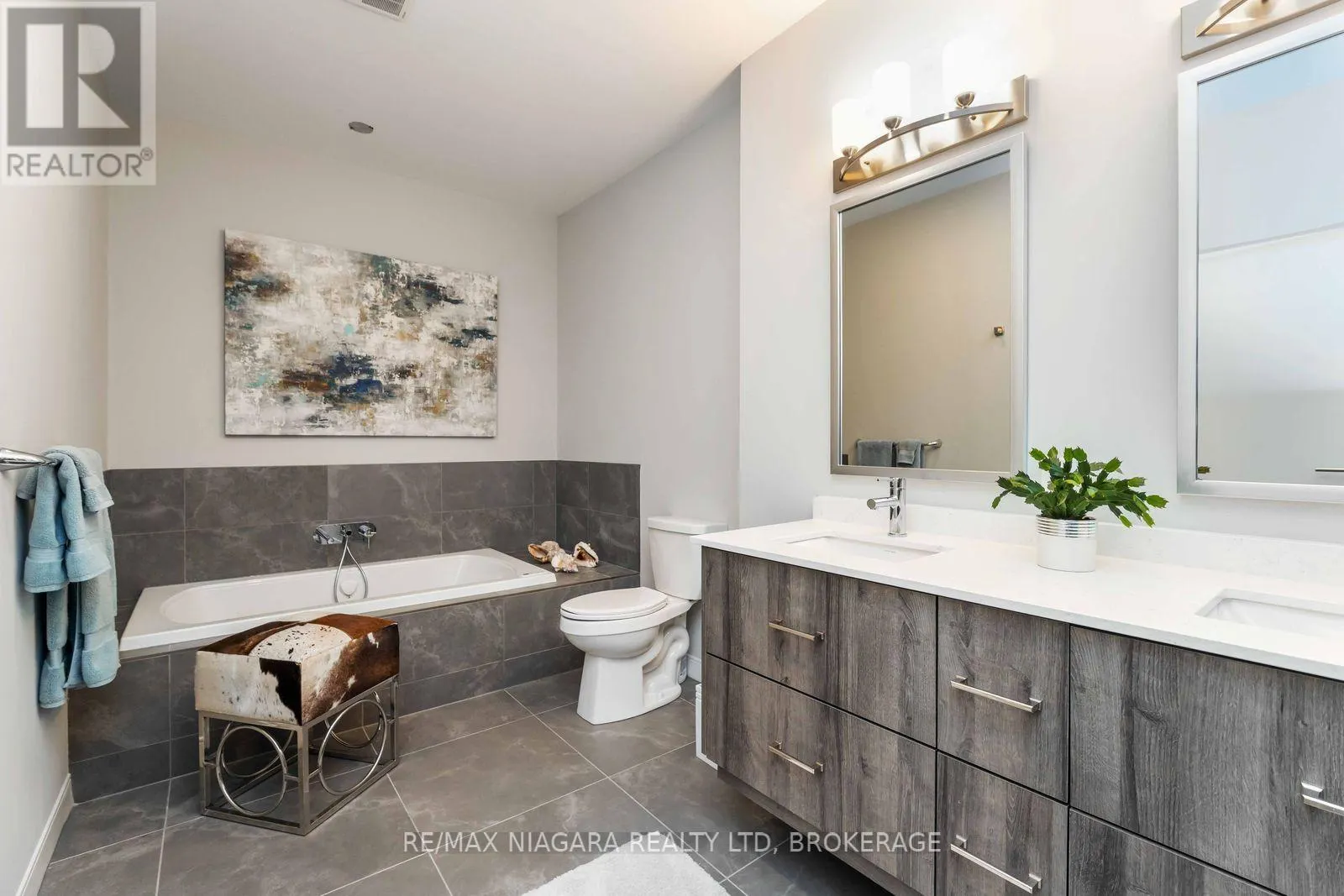 PENTHOUSE UNIT 903 - 118 WEST STREET
