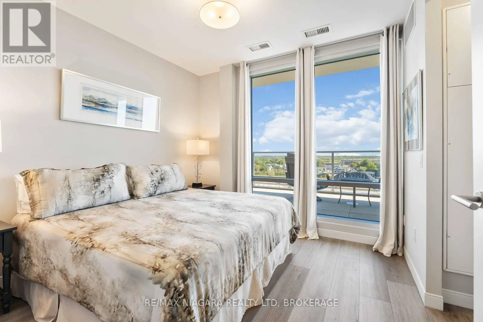 PENTHOUSE UNIT 903 - 118 WEST STREET