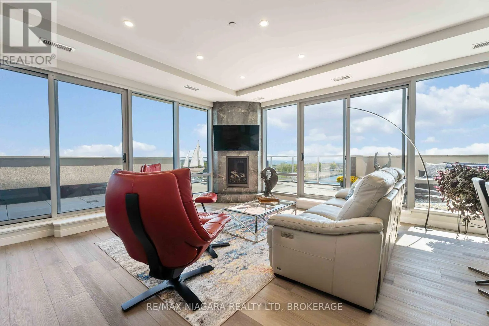 PENTHOUSE UNIT 903 - 118 WEST STREET
