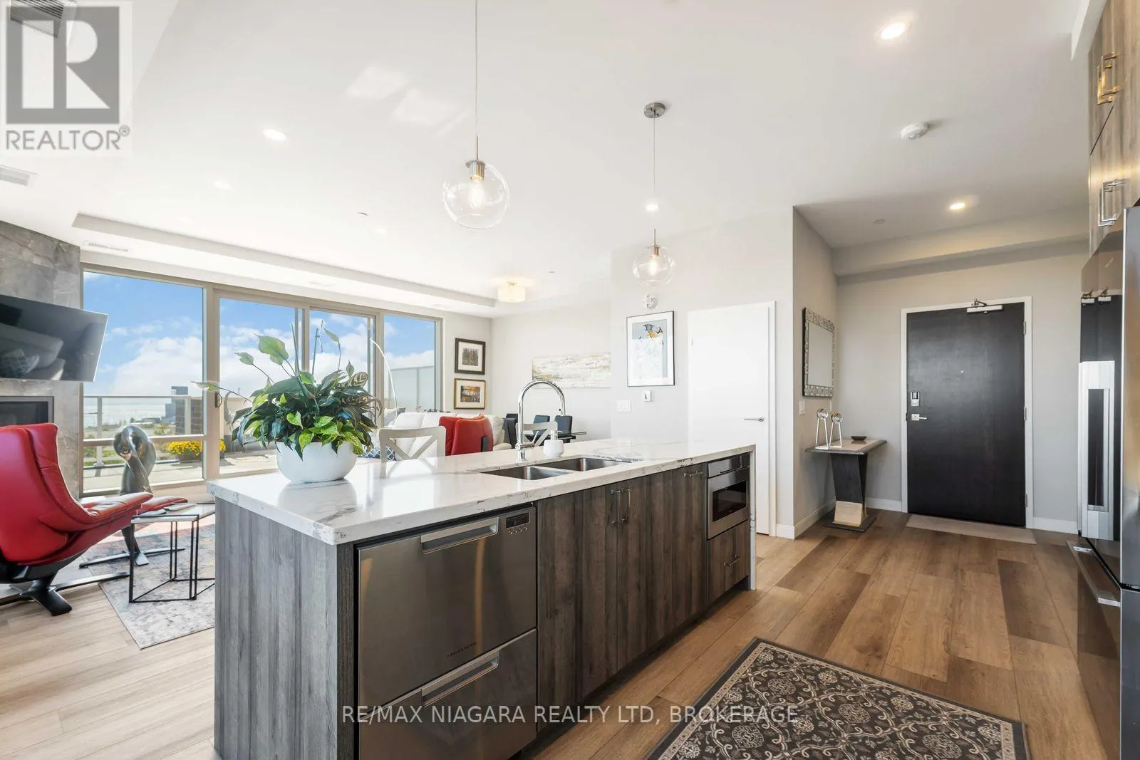 PENTHOUSE UNIT 903 - 118 WEST STREET