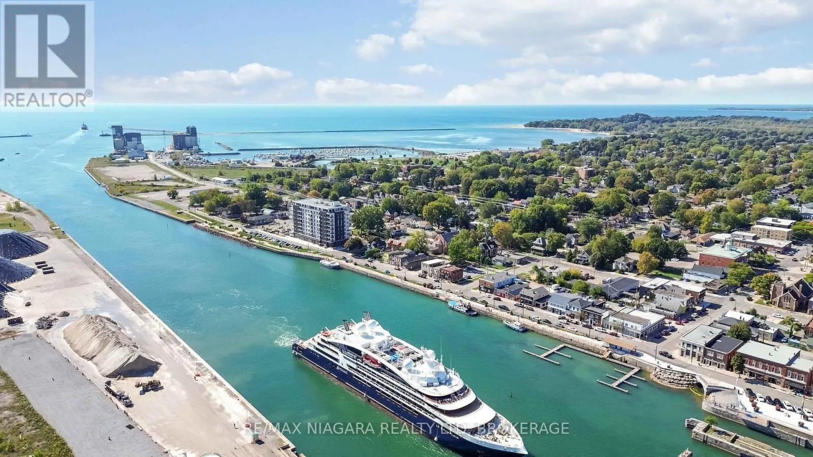 PENTHOUSE UNIT 903 - 118 WEST STREET