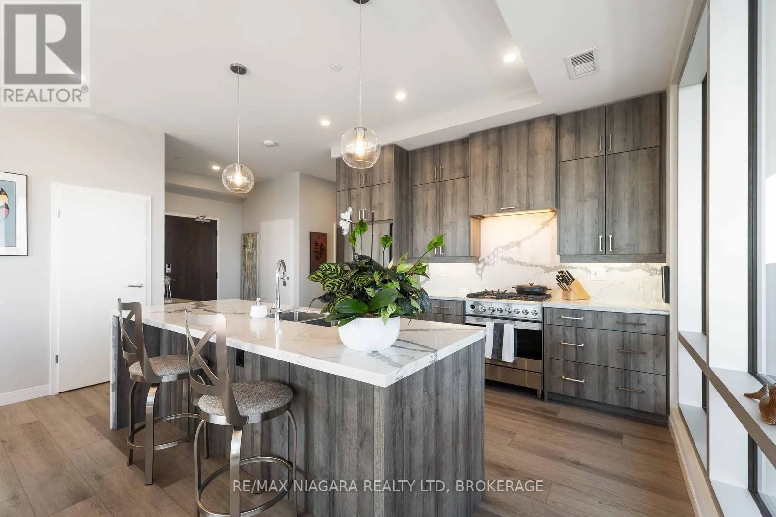 PENTHOUSE UNIT 903 - 118 WEST STREET