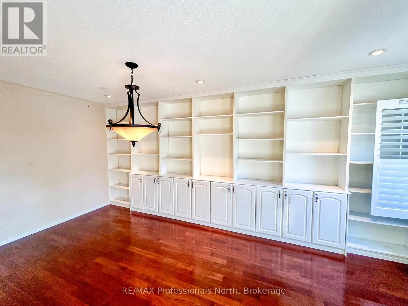 1406 HANCOX COURT