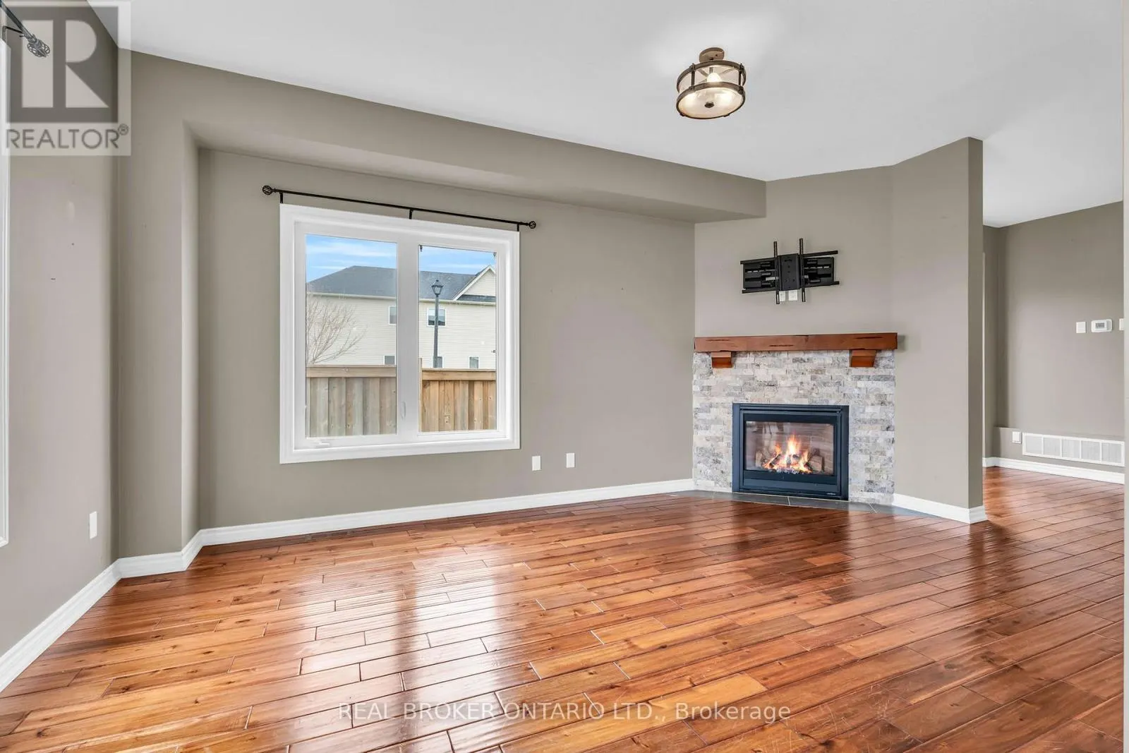 107 COURTNEY STREET