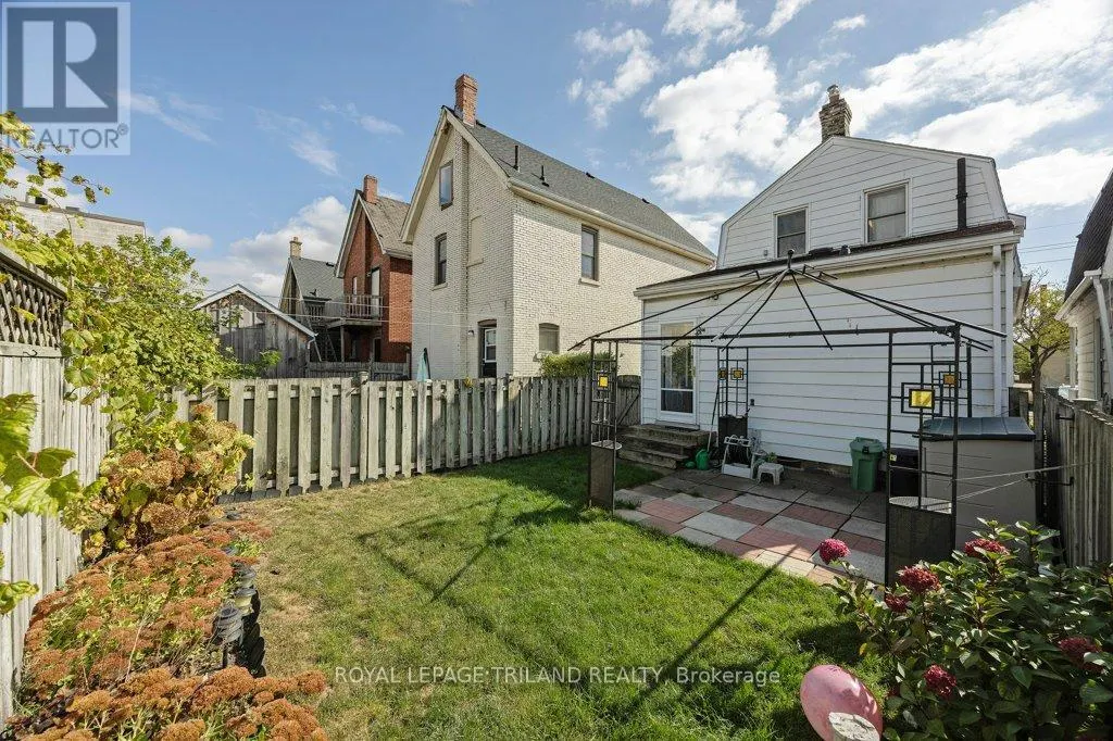 320 HORTON STREET E