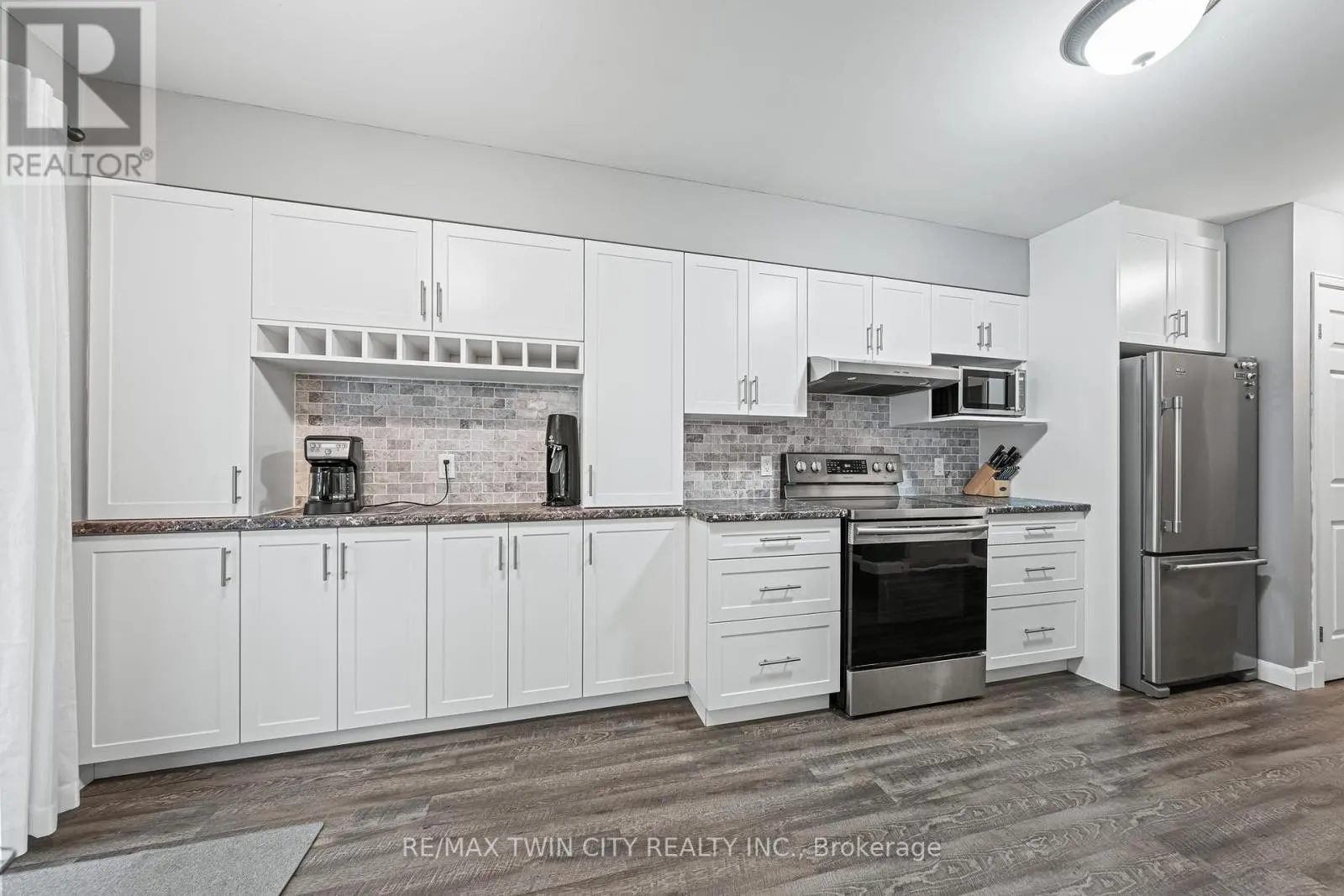21 GRAYSTONE COURT