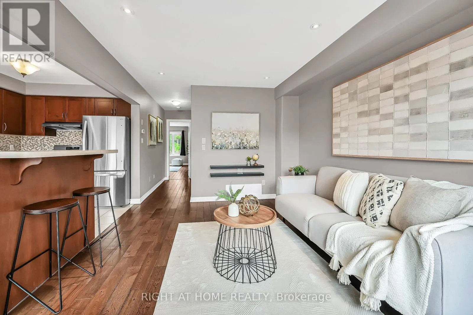21 - 242 UPPER MOUNT ALBION ROAD