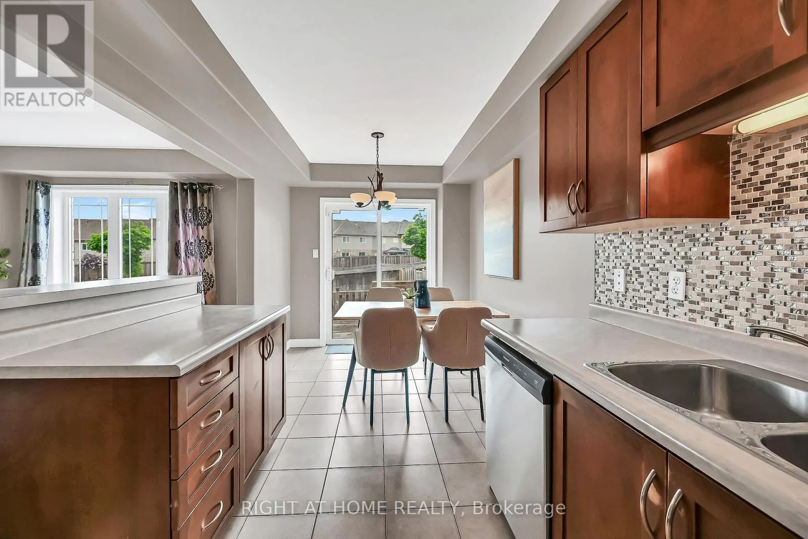 21 - 242 UPPER MOUNT ALBION ROAD