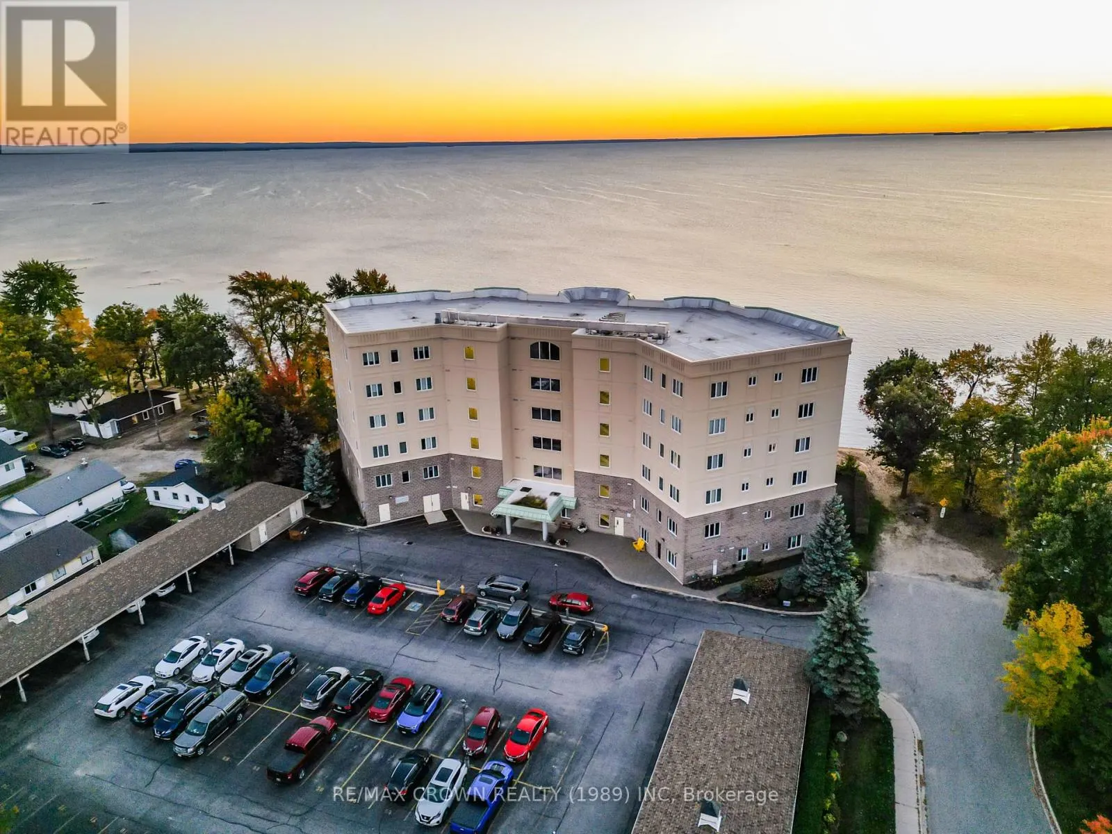 307 - 533 LAKESHORE DRIVE, #307