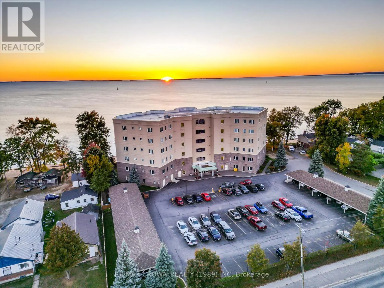 307 - 533 LAKESHORE DRIVE, #307