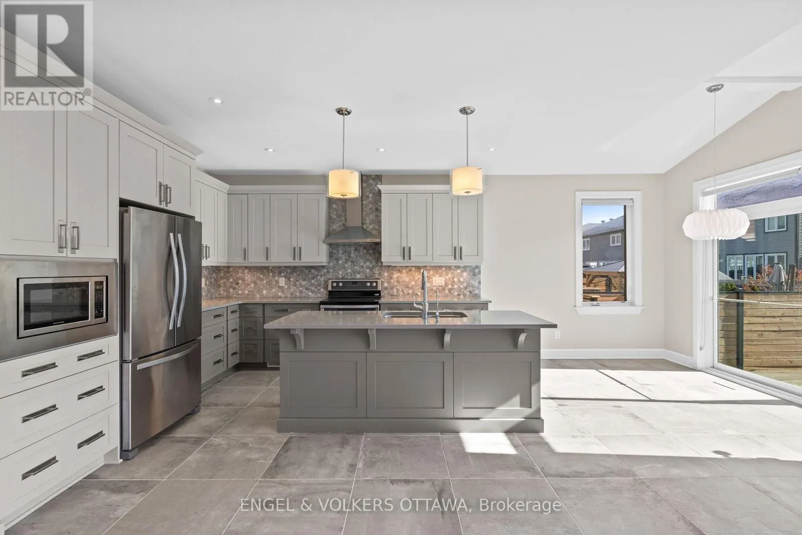 122 HELEN RAPP WAY