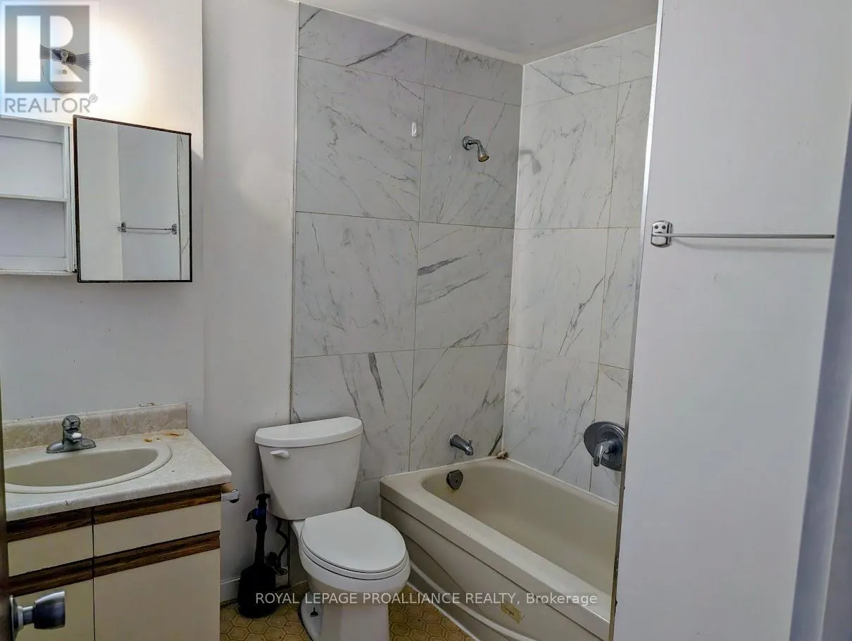305 - 328 AYLMER STREET N, #305