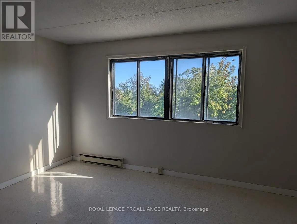 34 - 1837 LANSDOWNE STREET W, #34