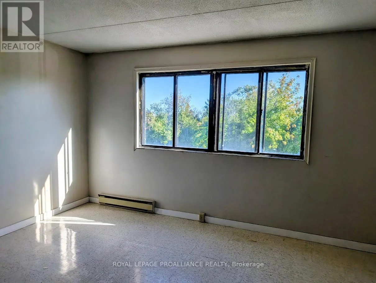 34 - 1837 LANSDOWNE STREET W, #34