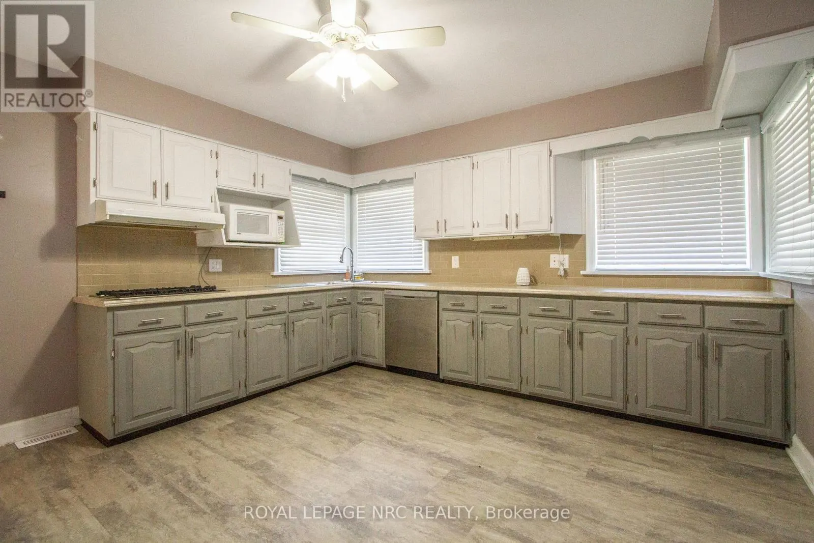 3639 GLENWOOD PLACE