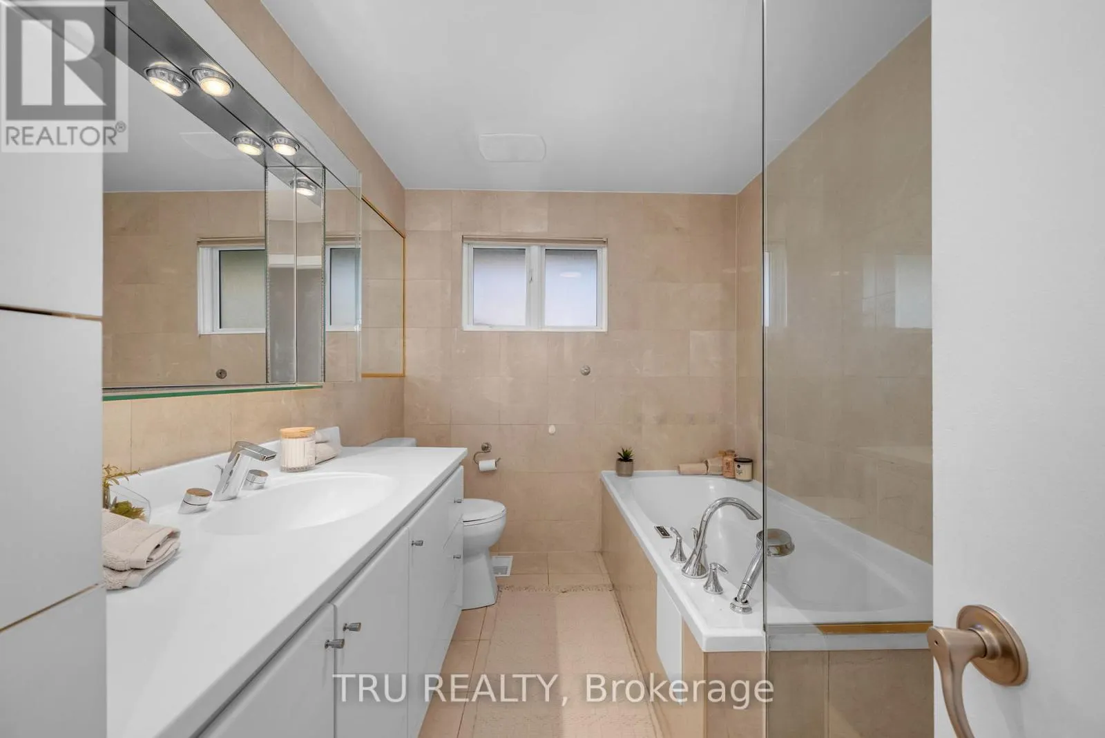 189 ST LAURENT BOULEVARD