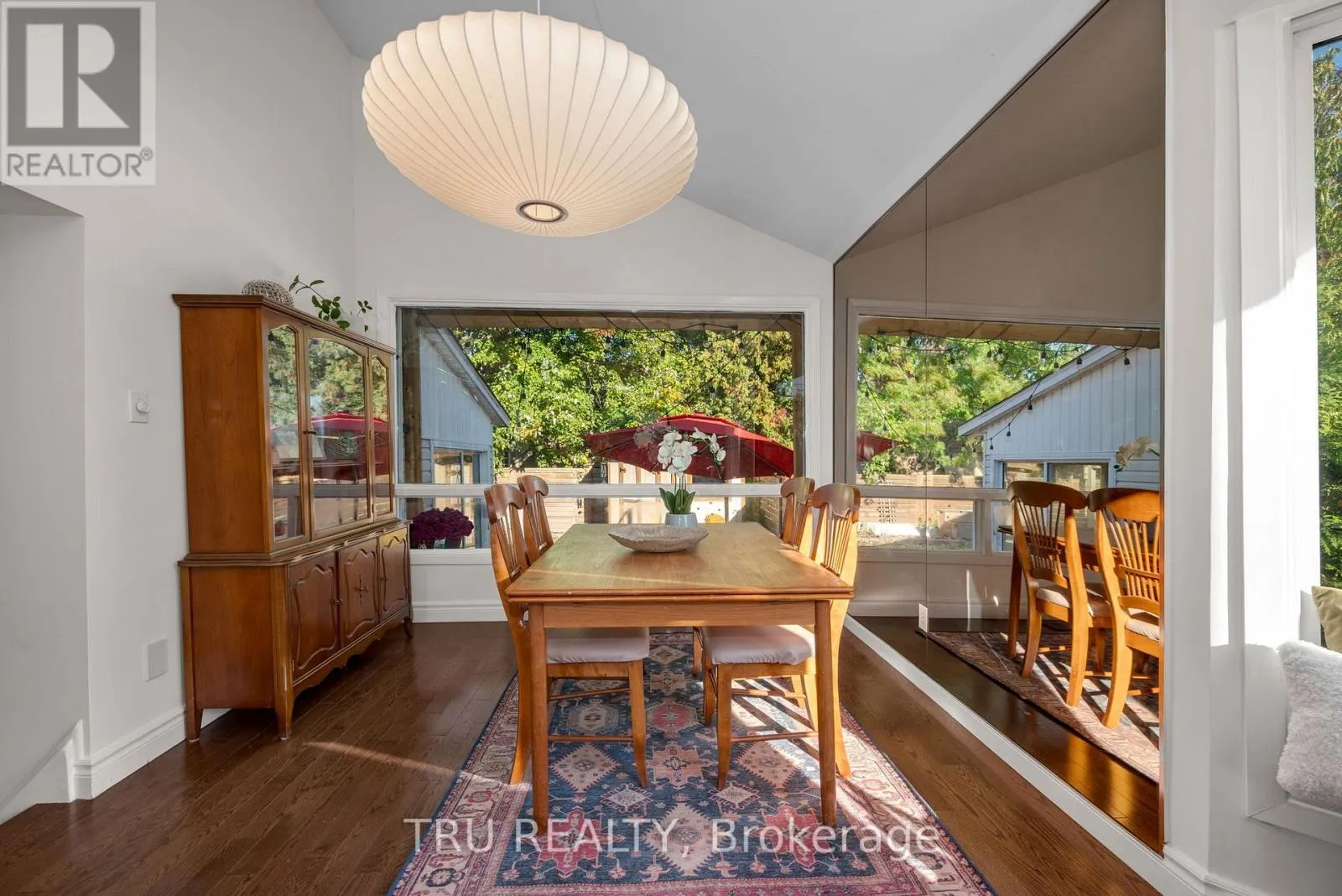 189 ST LAURENT BOULEVARD