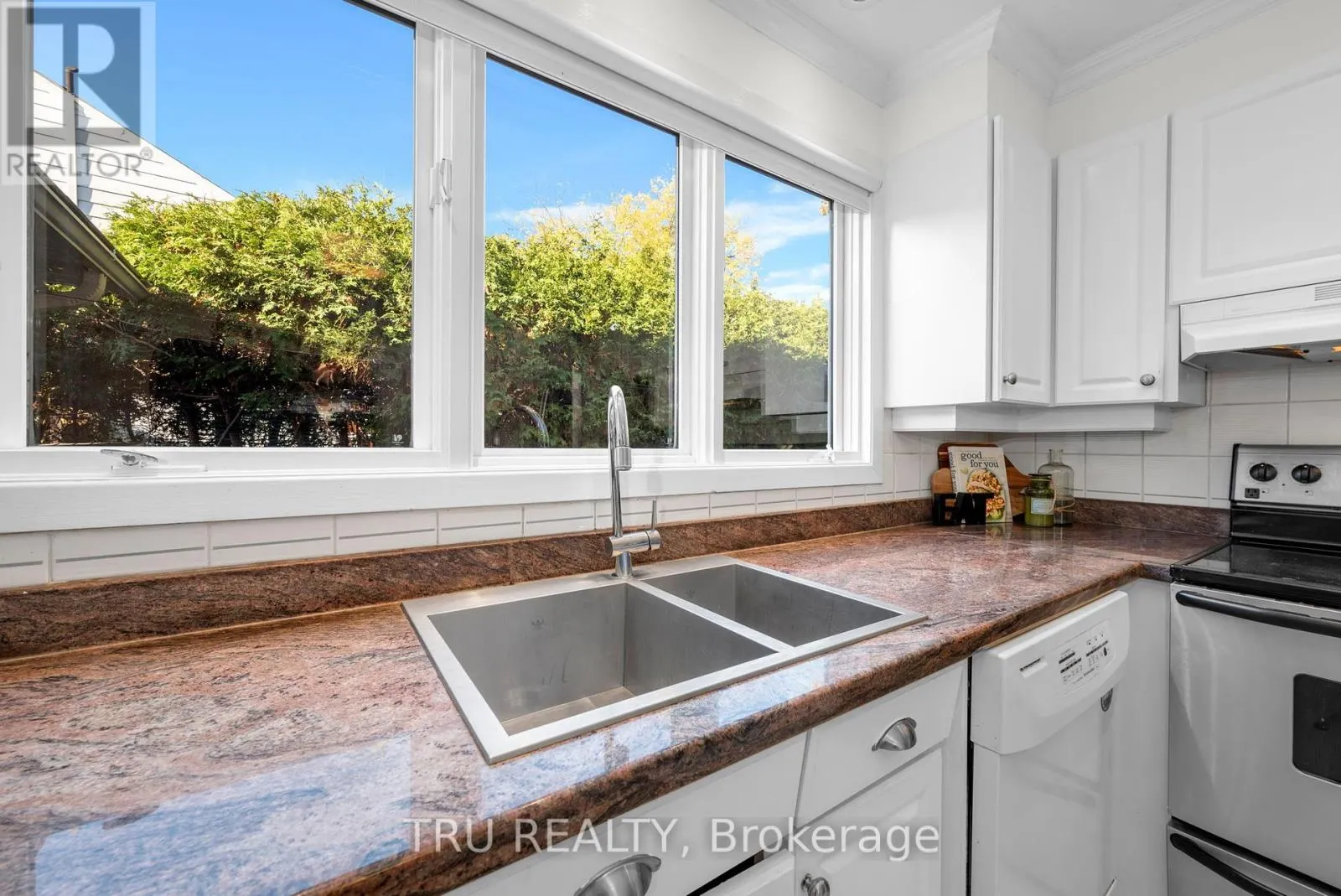189 ST LAURENT BOULEVARD