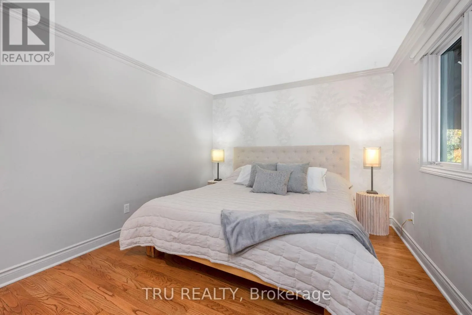 189 ST LAURENT BOULEVARD