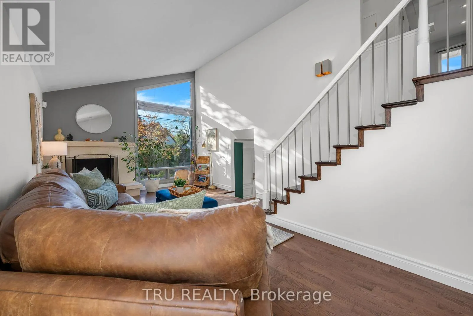 189 ST LAURENT BOULEVARD