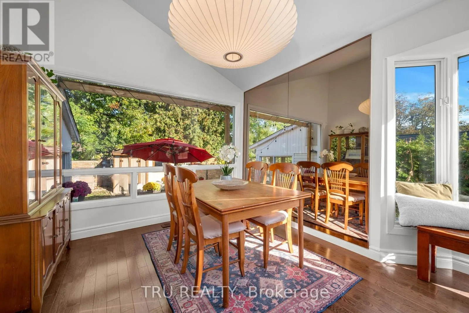 189 ST LAURENT BOULEVARD