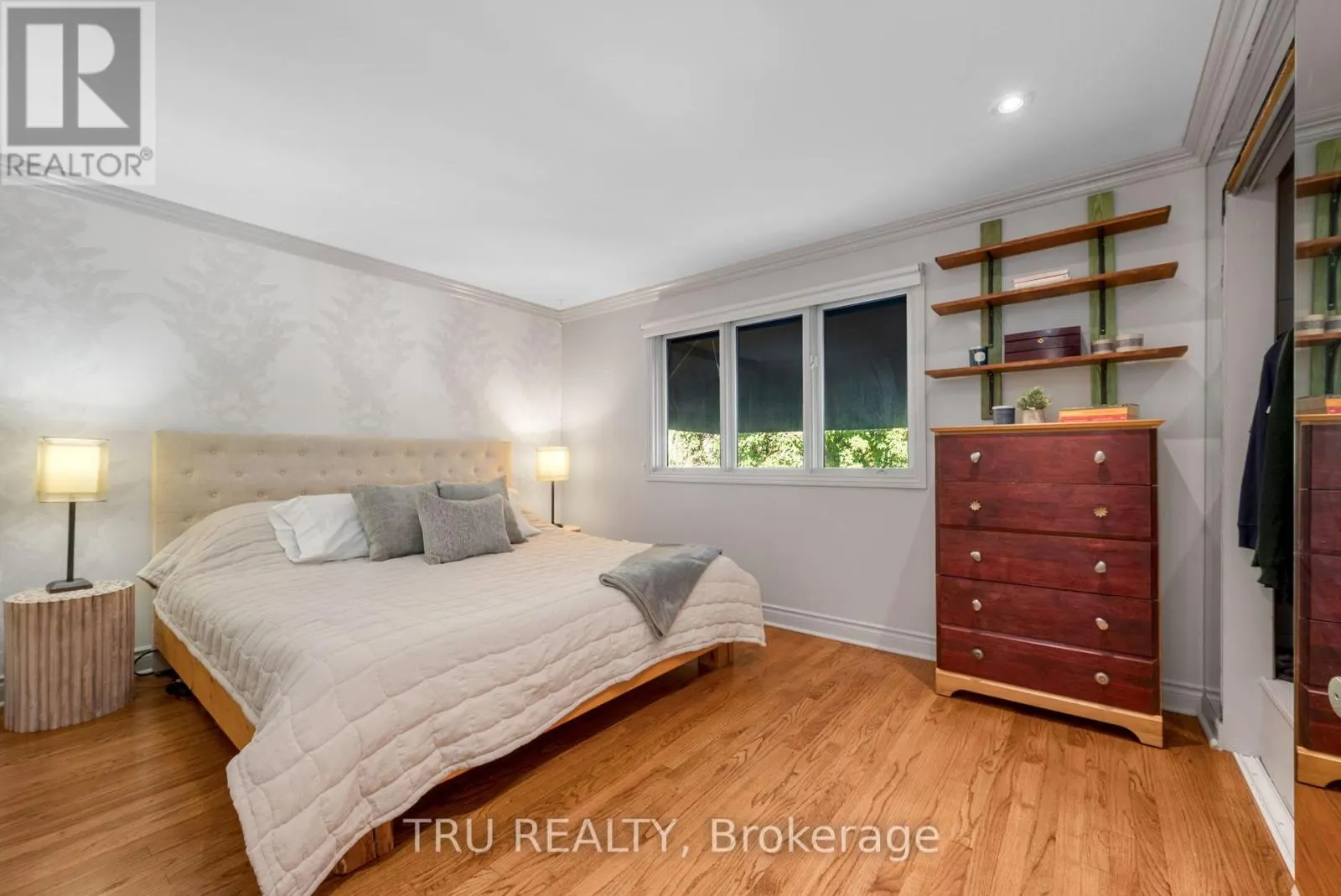 189 ST LAURENT BOULEVARD
