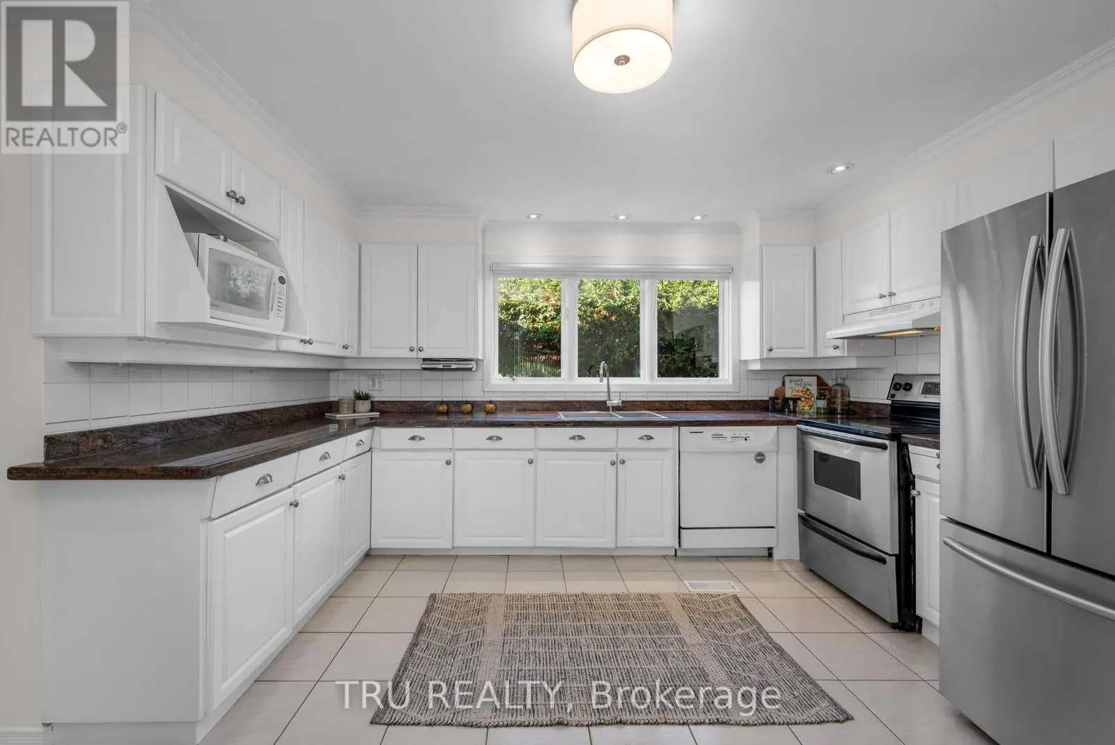 189 ST LAURENT BOULEVARD