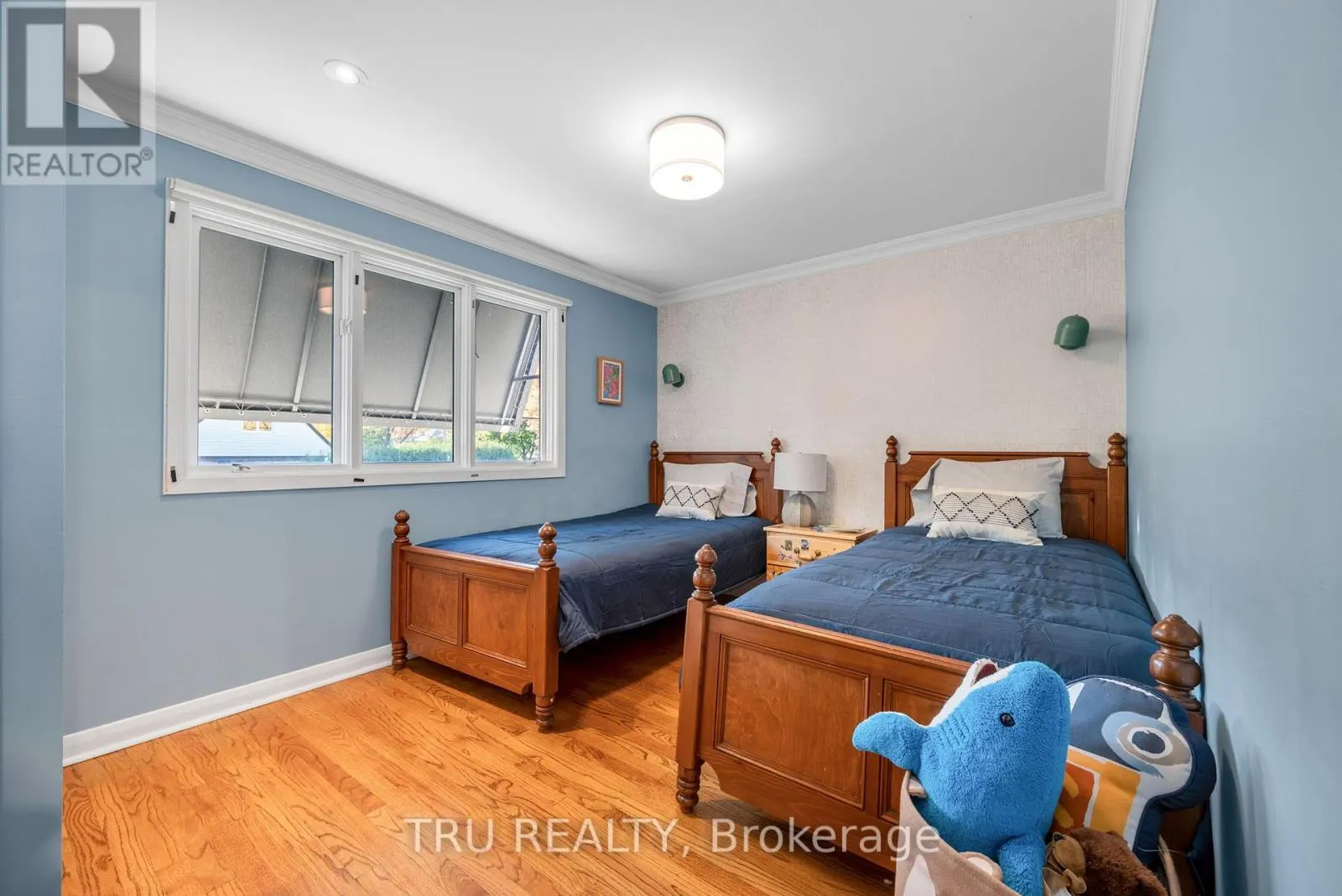189 ST LAURENT BOULEVARD
