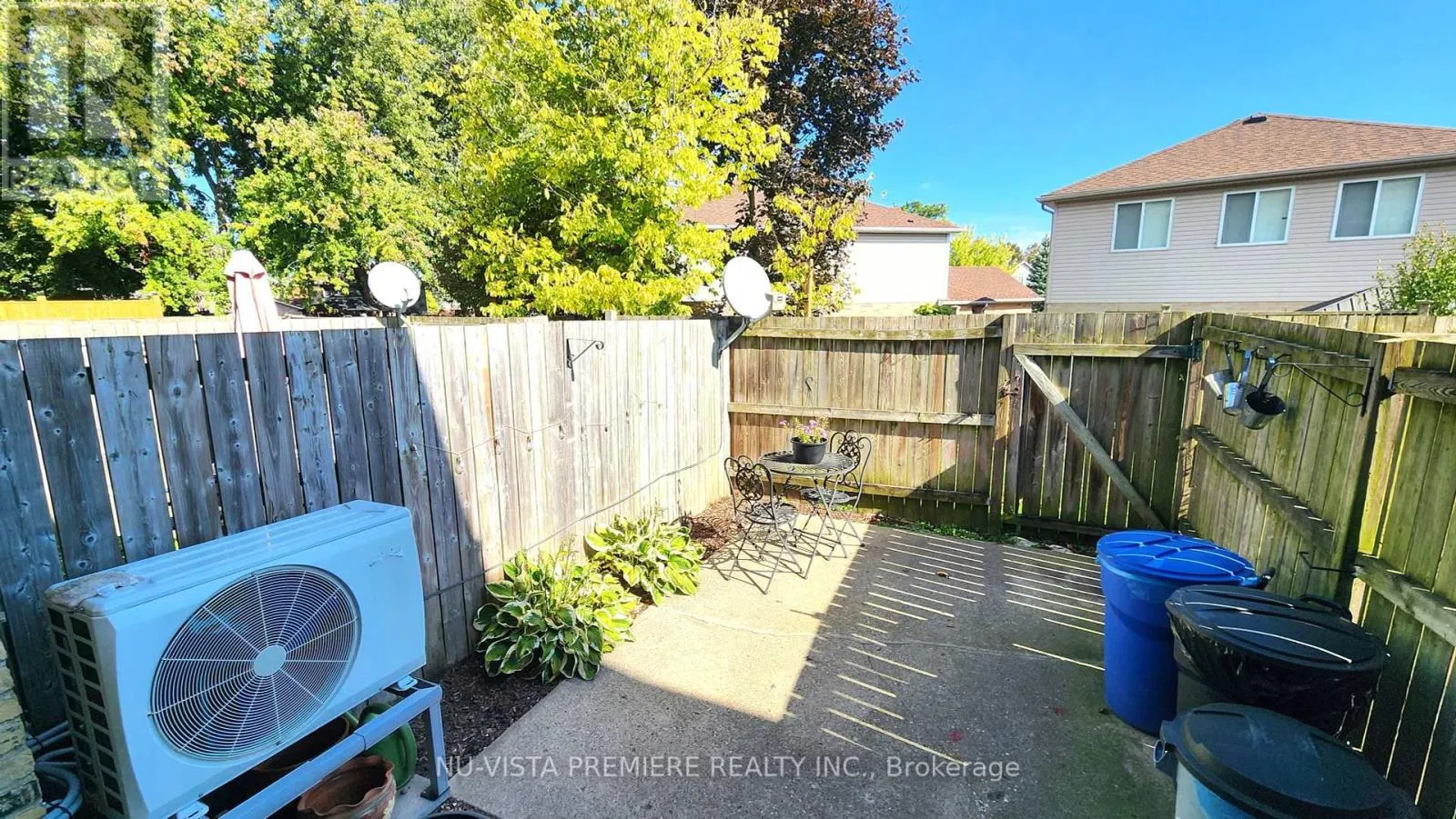 E - 143 WELLESLEY CRESCENT, #E
