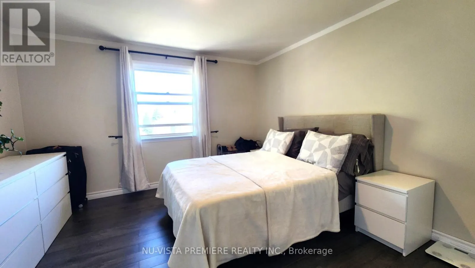 E - 143 WELLESLEY CRESCENT, #E