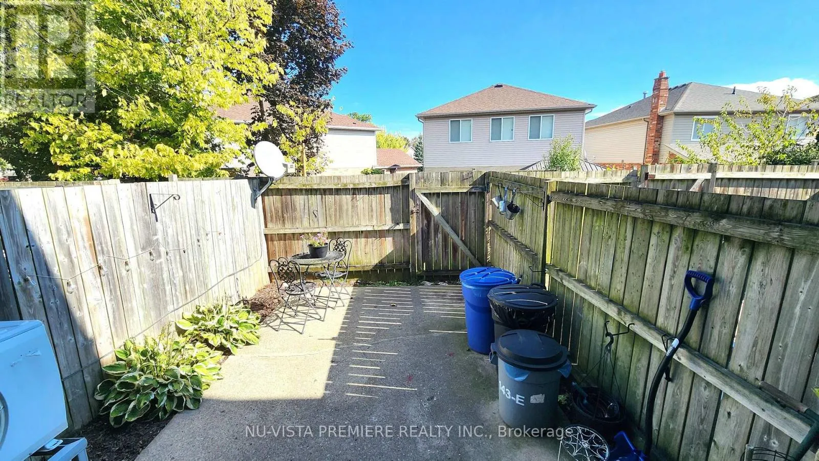 E - 143 WELLESLEY CRESCENT, #E