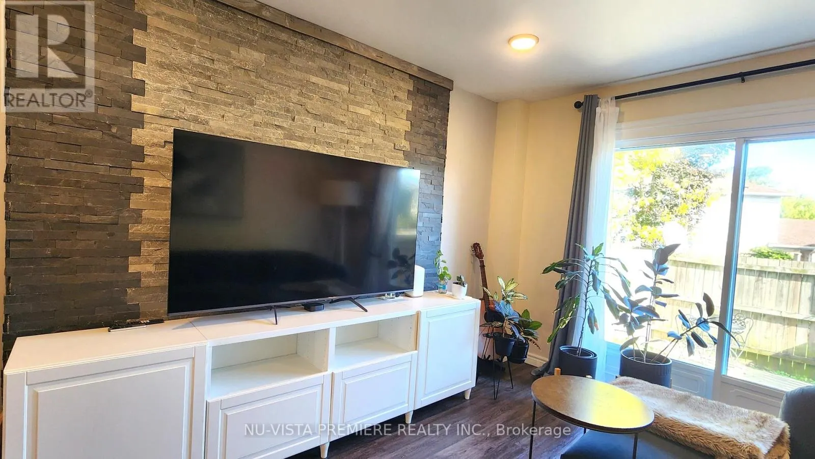 E - 143 WELLESLEY CRESCENT, #E