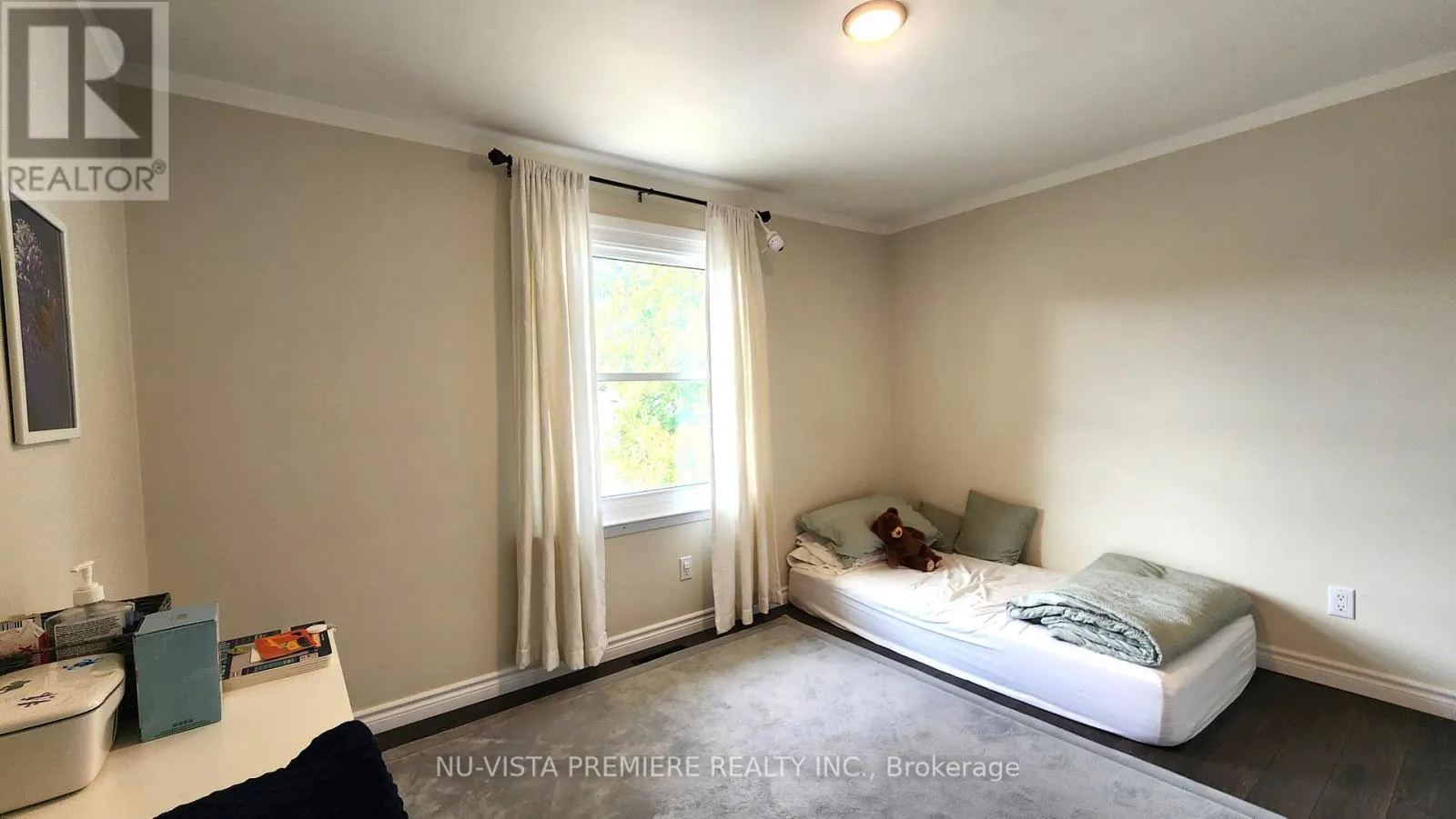 E - 143 WELLESLEY CRESCENT, #E