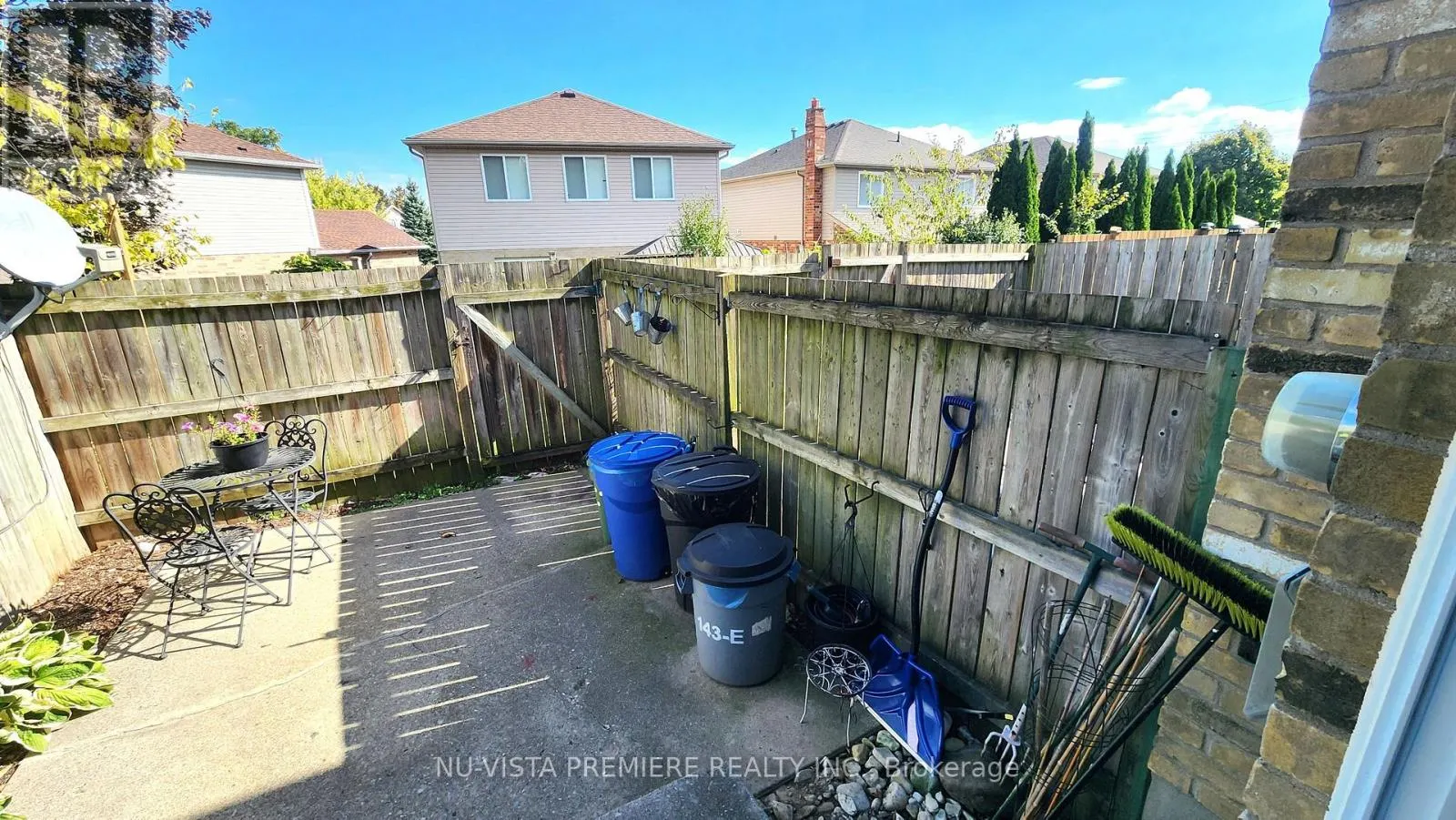 E - 143 WELLESLEY CRESCENT, #E