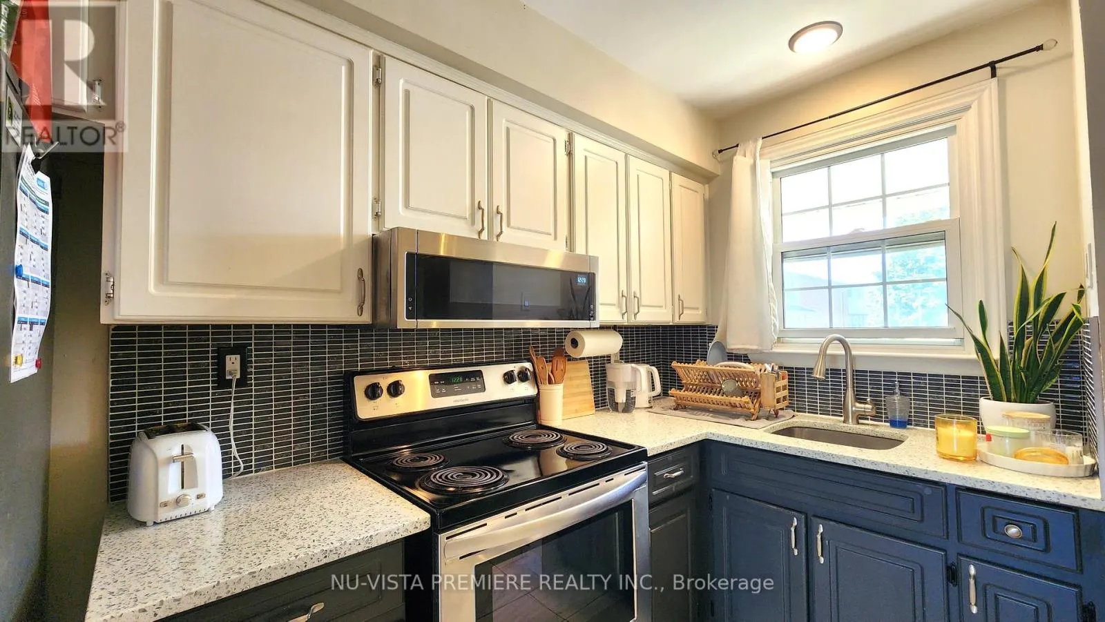 E - 143 WELLESLEY CRESCENT, #E