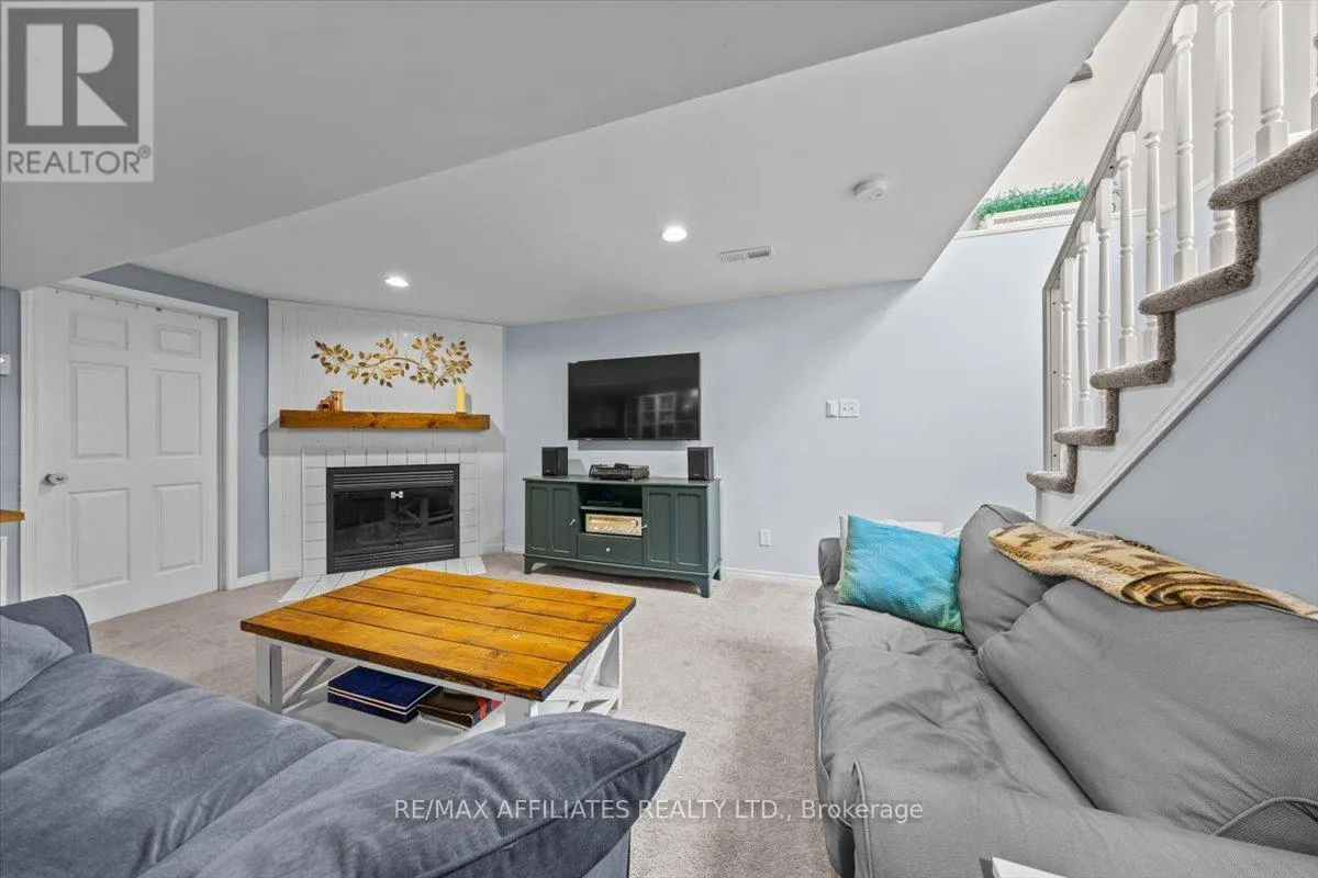 93 SPRINGCREEK CRESCENT