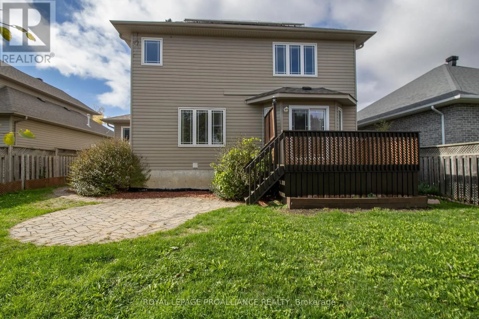 1009 CRESTWOOD DRIVE