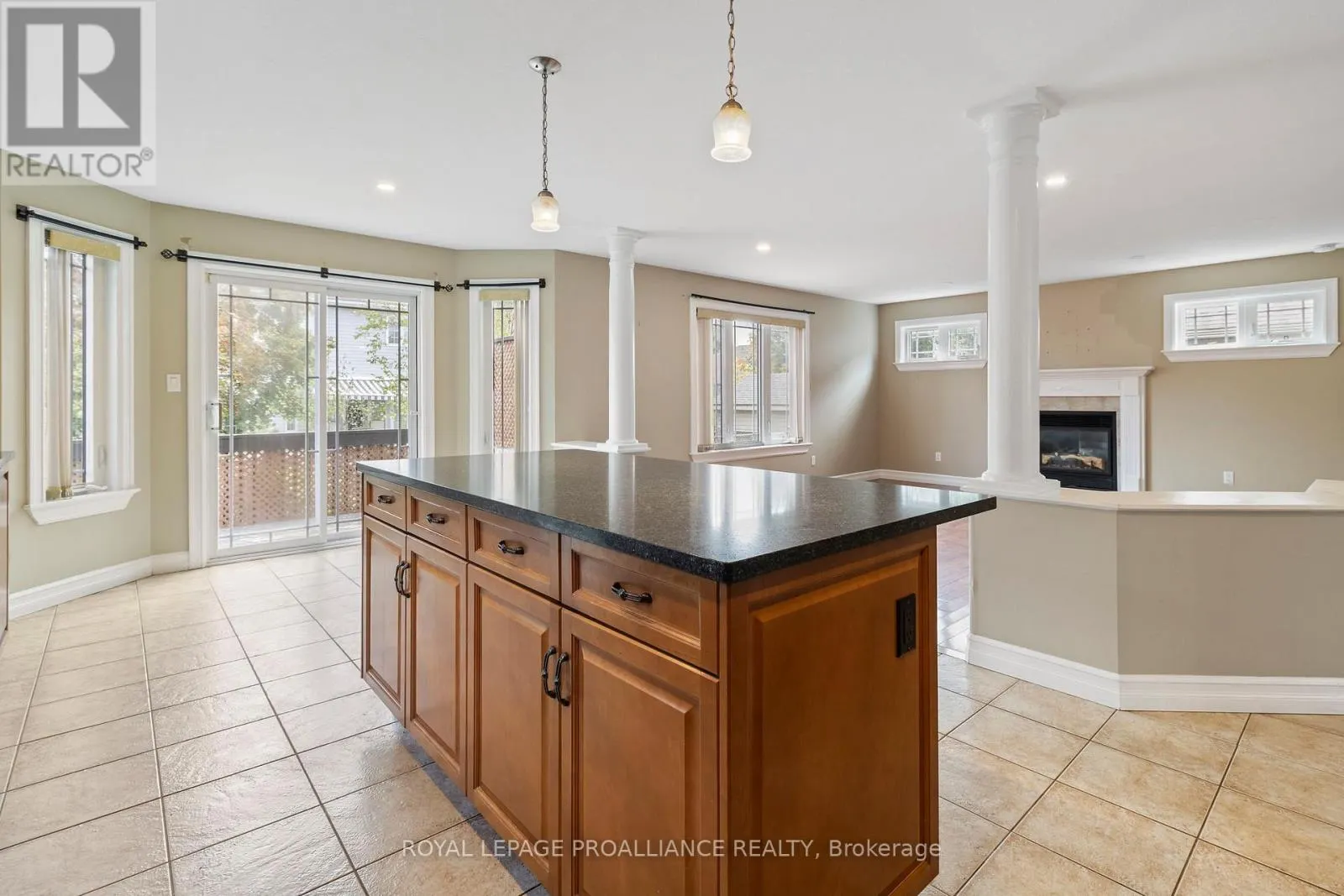 1009 CRESTWOOD DRIVE